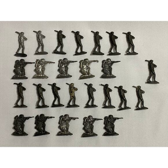 Vintage Cast Metal Toy Soldiers Army Men Figures Lot of 26